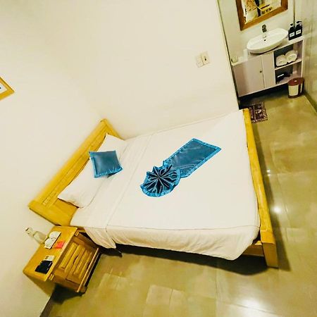Shark Hostel Hue Bagian luar foto