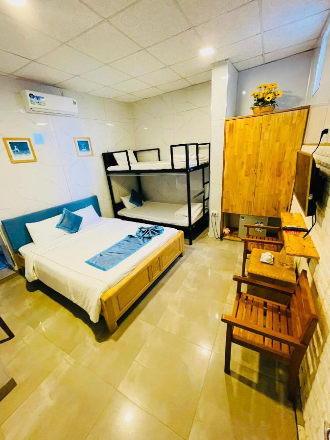 Shark Hostel Hue Bagian luar foto