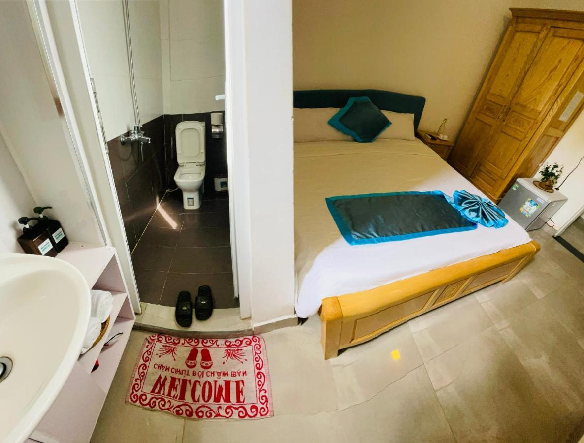 Shark Hostel Hue Bagian luar foto