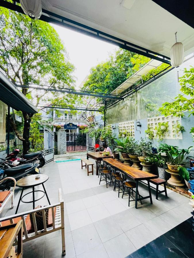 Shark Hostel Hue Bagian luar foto