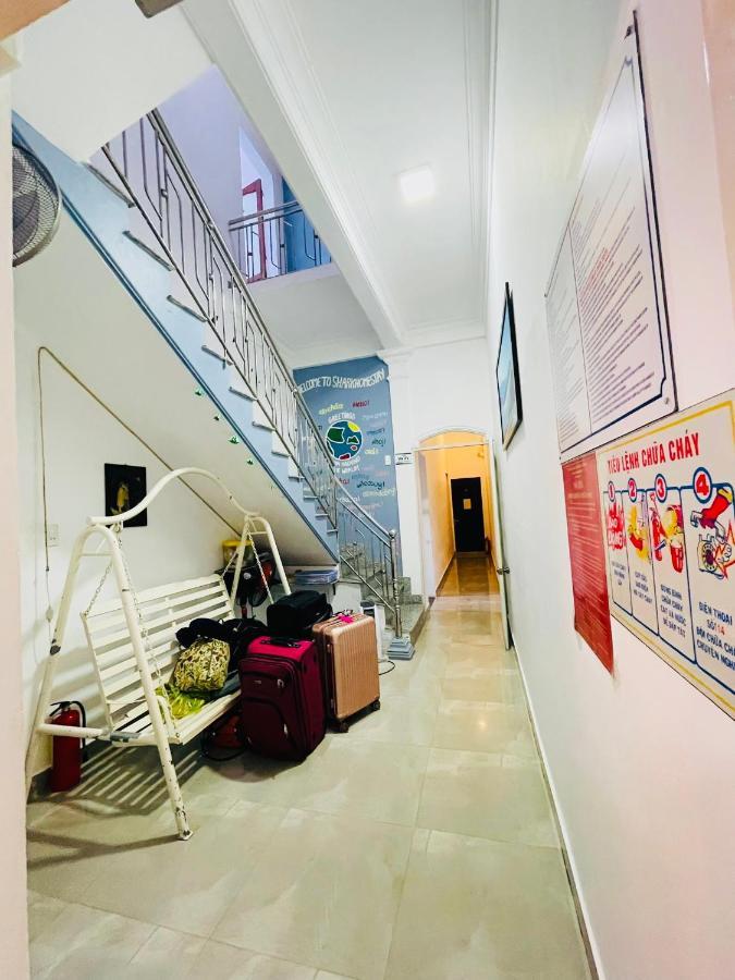 Shark Hostel Hue Bagian luar foto