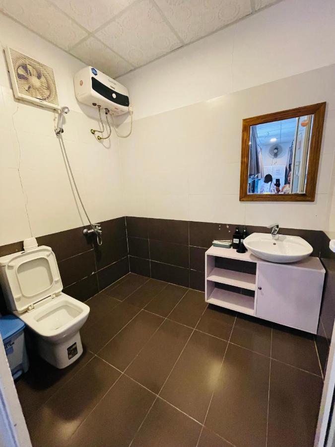 Shark Hostel Hue Bagian luar foto