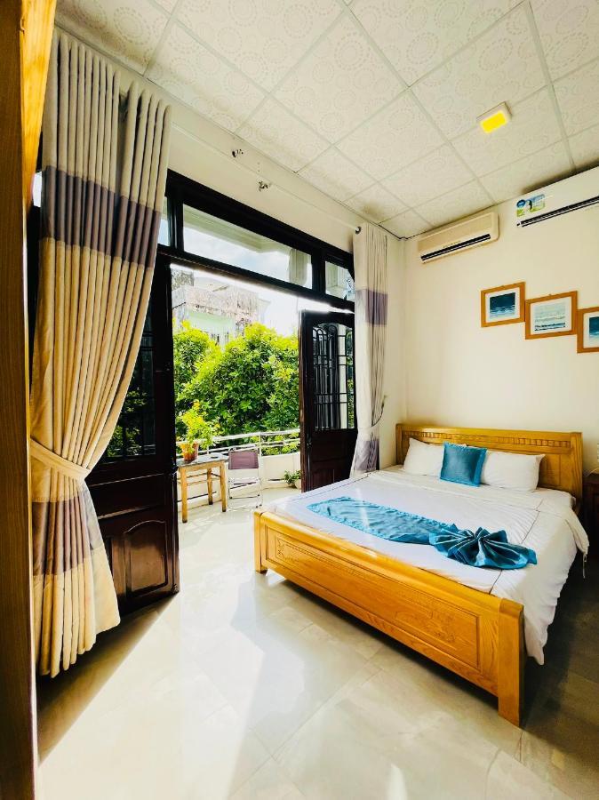 Shark Hostel Hue Bagian luar foto